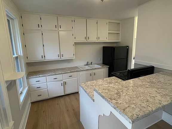 3rd image of 120 N Elizabeth St