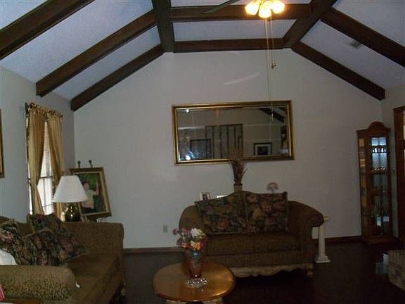 4th image of 102 Loyola Cir