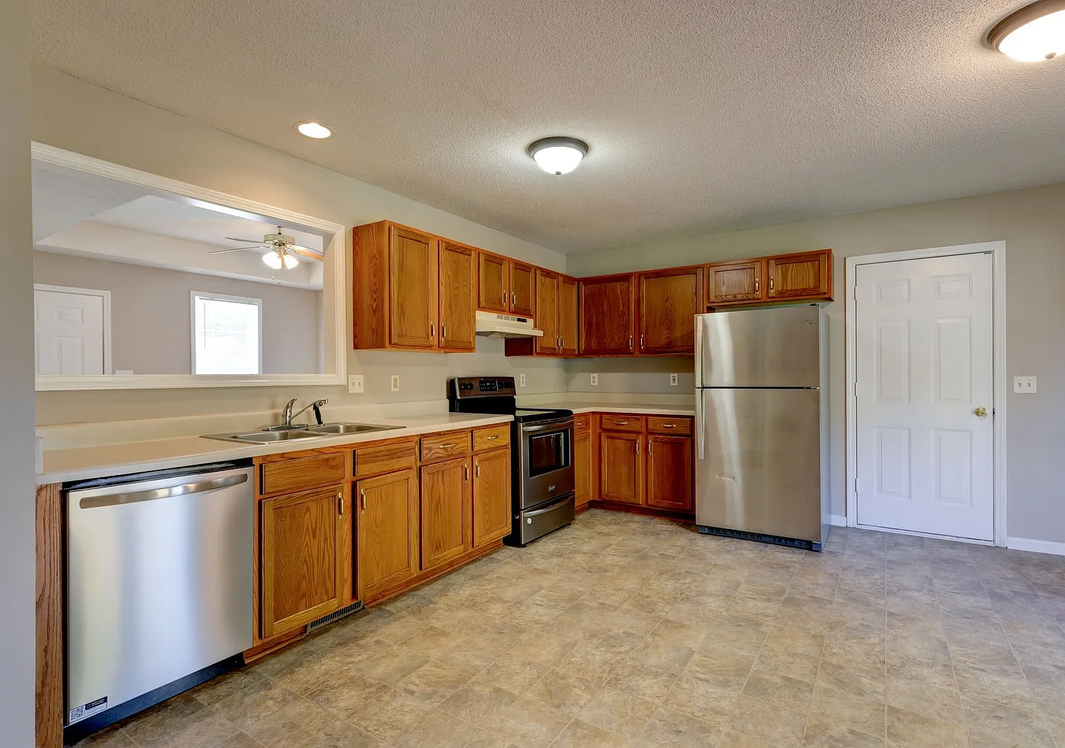 3 Bedroom Home For Rent in the Deertrail Subdivision! — Photo 3