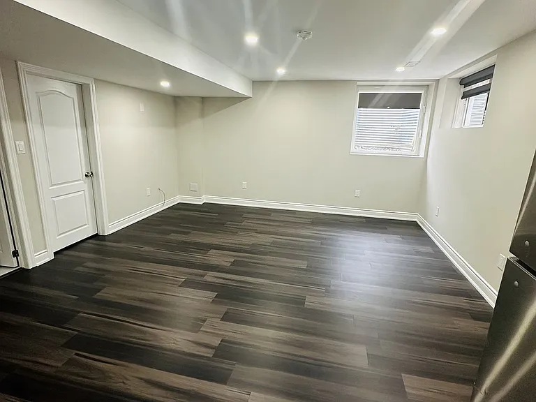 305 Sedgewood St — Photo 4