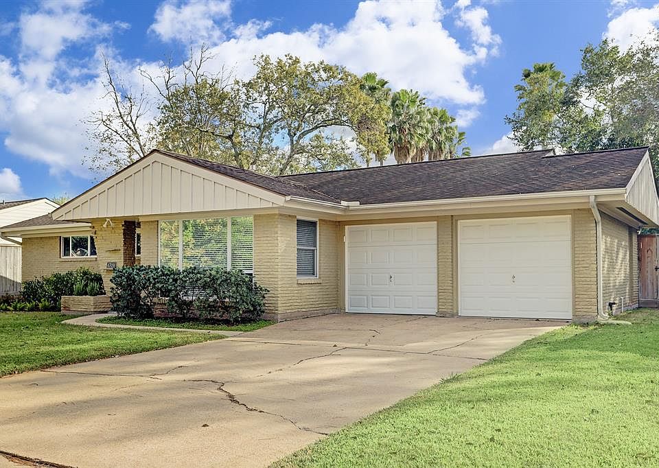 1st image of 4709 Stillbrooke Dr