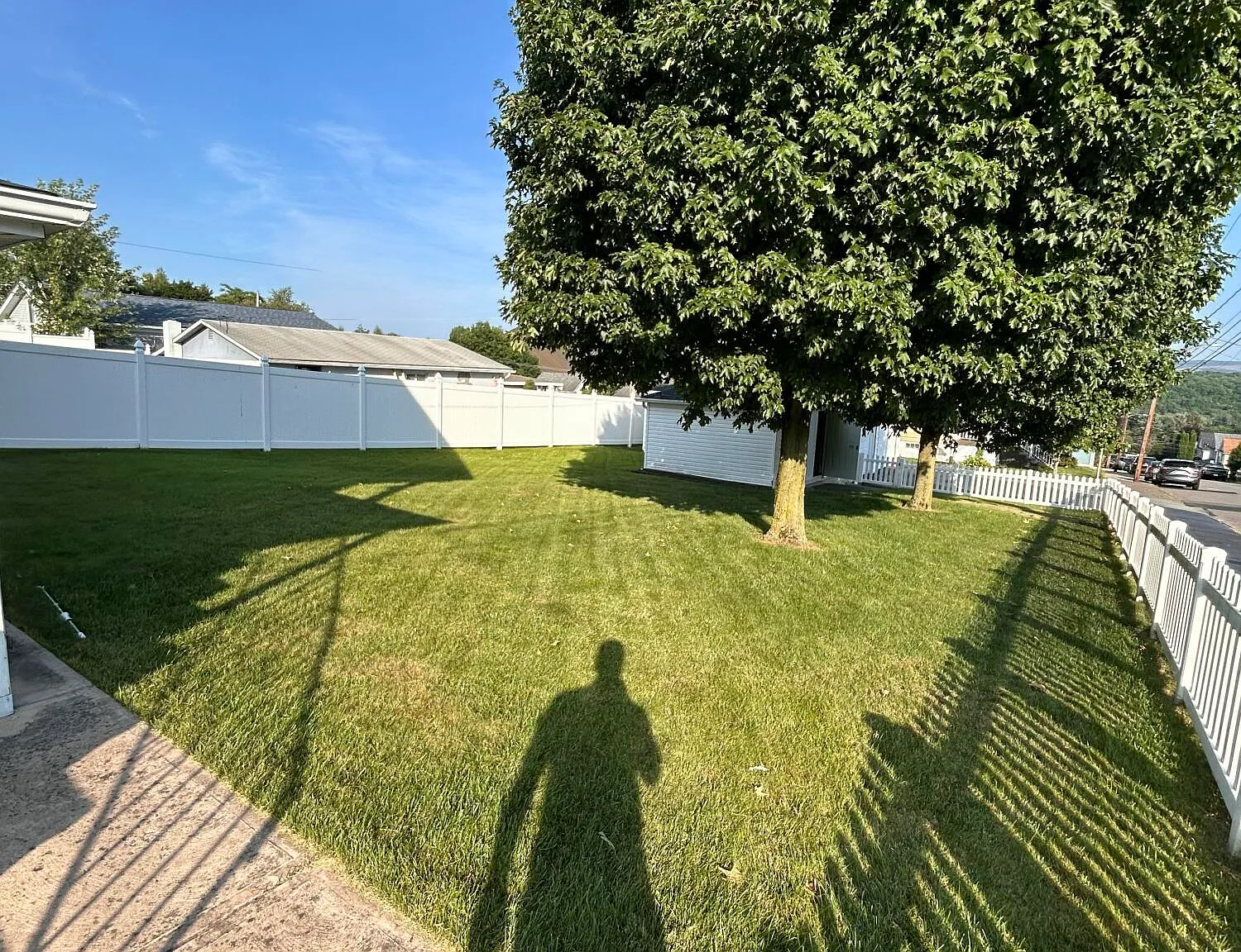 4 bed, 2.0 bath, 2655 sqft, $2,250 — Photo 2