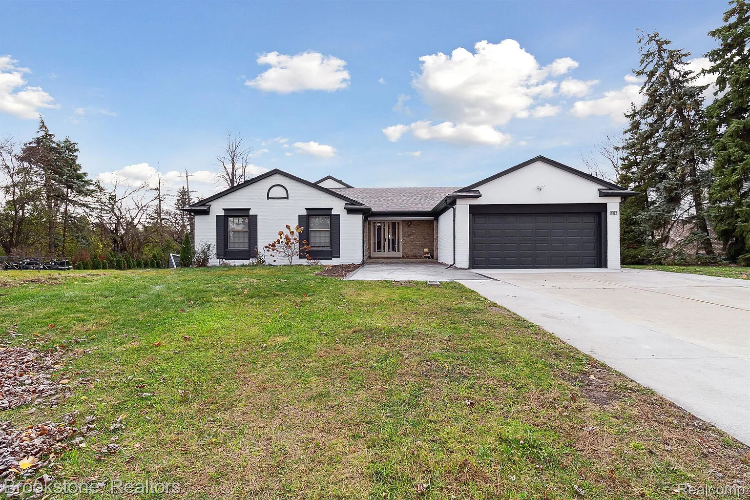 1027 Fountain Dr photo 1