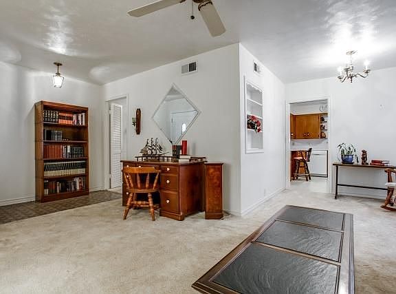 4th image of 604 Hyde Park Dr