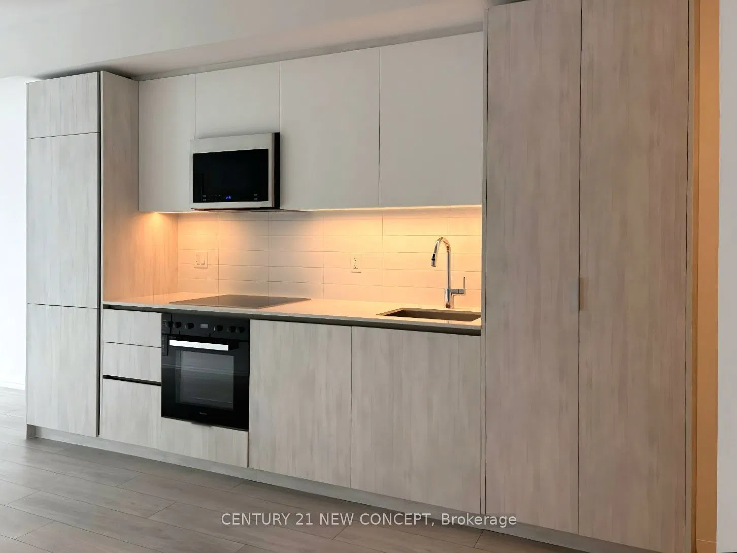 400 King West — Photo 2