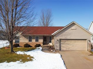 7809 Foxfield Dr NE, Cedar Rapids, IA 52402