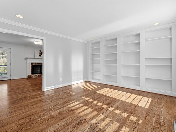 5th image of 3411 Stoneleigh Dr
