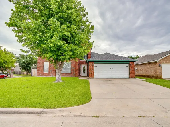 8601 Garden Springs Dr, Fort Worth, TX 76123