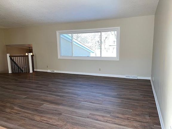 5th image of 11401 Ivywood St NW