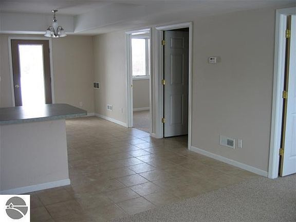 4th image of 2076 Greenwich Ln #C