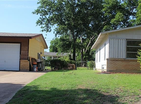 4th image of 2116 Huntington Dr