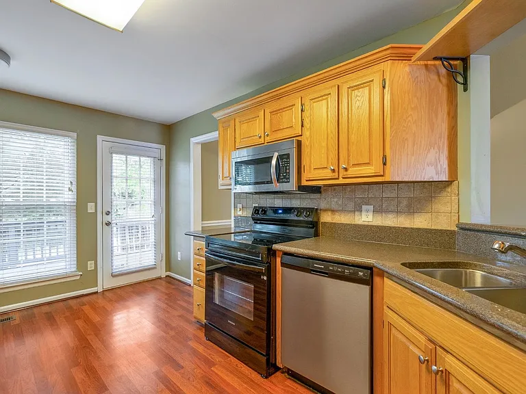 7037 Mooreland Ct — Photo 14