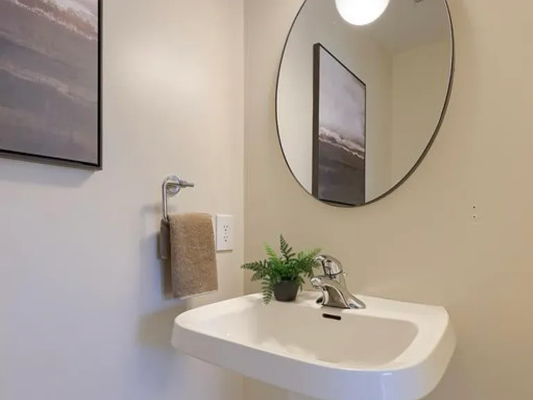 637 Royal View Dr — Photo 12