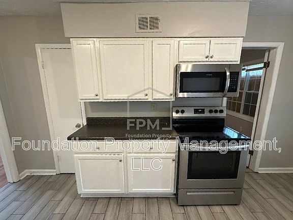 3rd image of 3710 Elm Park Rd