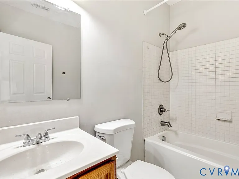 712 N 24th St — Photo 23