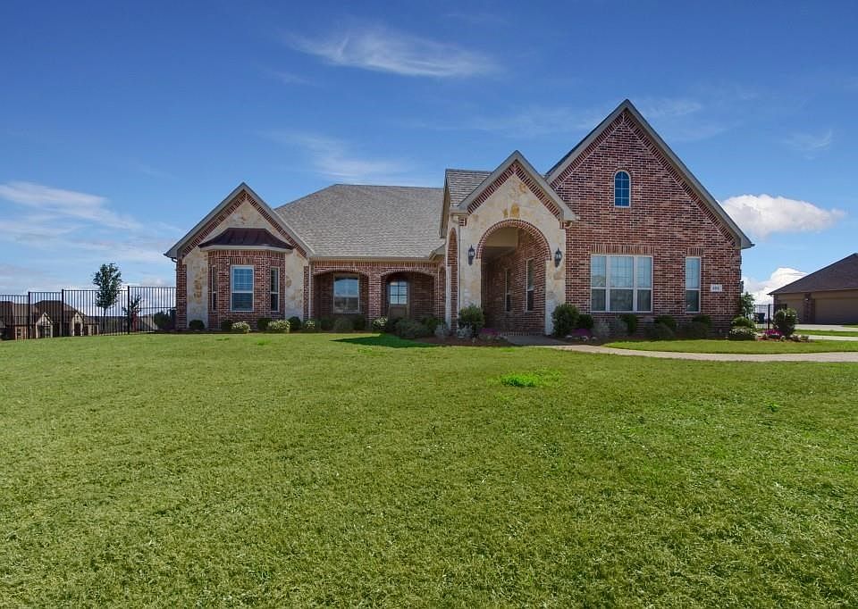 1st image of 404 Crestfield Ct