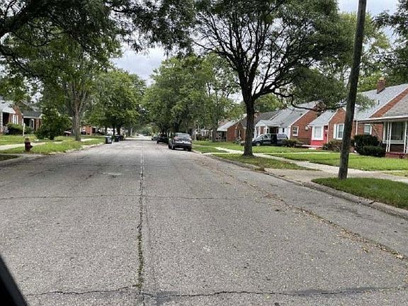 Exterior Neighborhood (street photo)