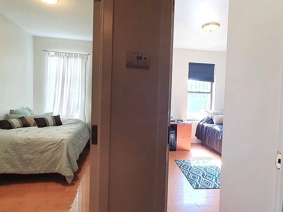 4th image of 31-28 Ditmars Blvd #2