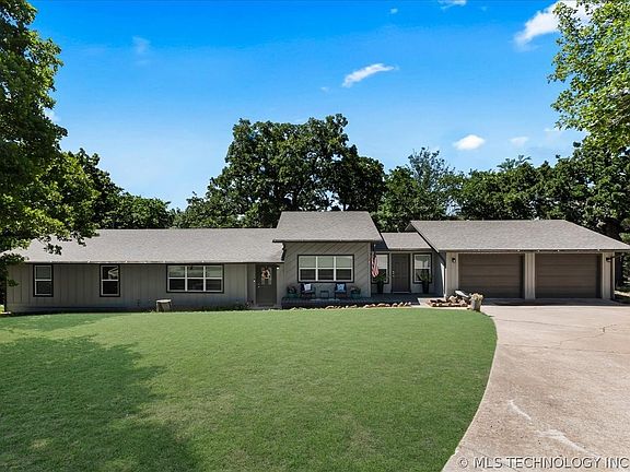 2nd image of 2578 W Hillcrest Dr