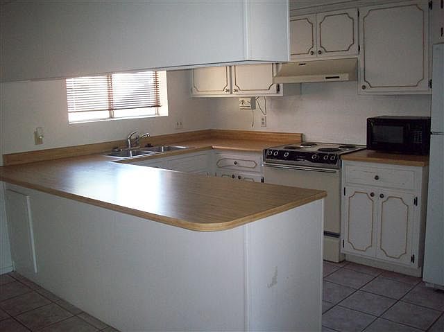 2nd image of 3217 W 18th St