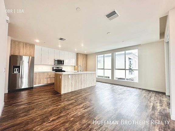 5th image of 714 N Sweetzer Ave #204A