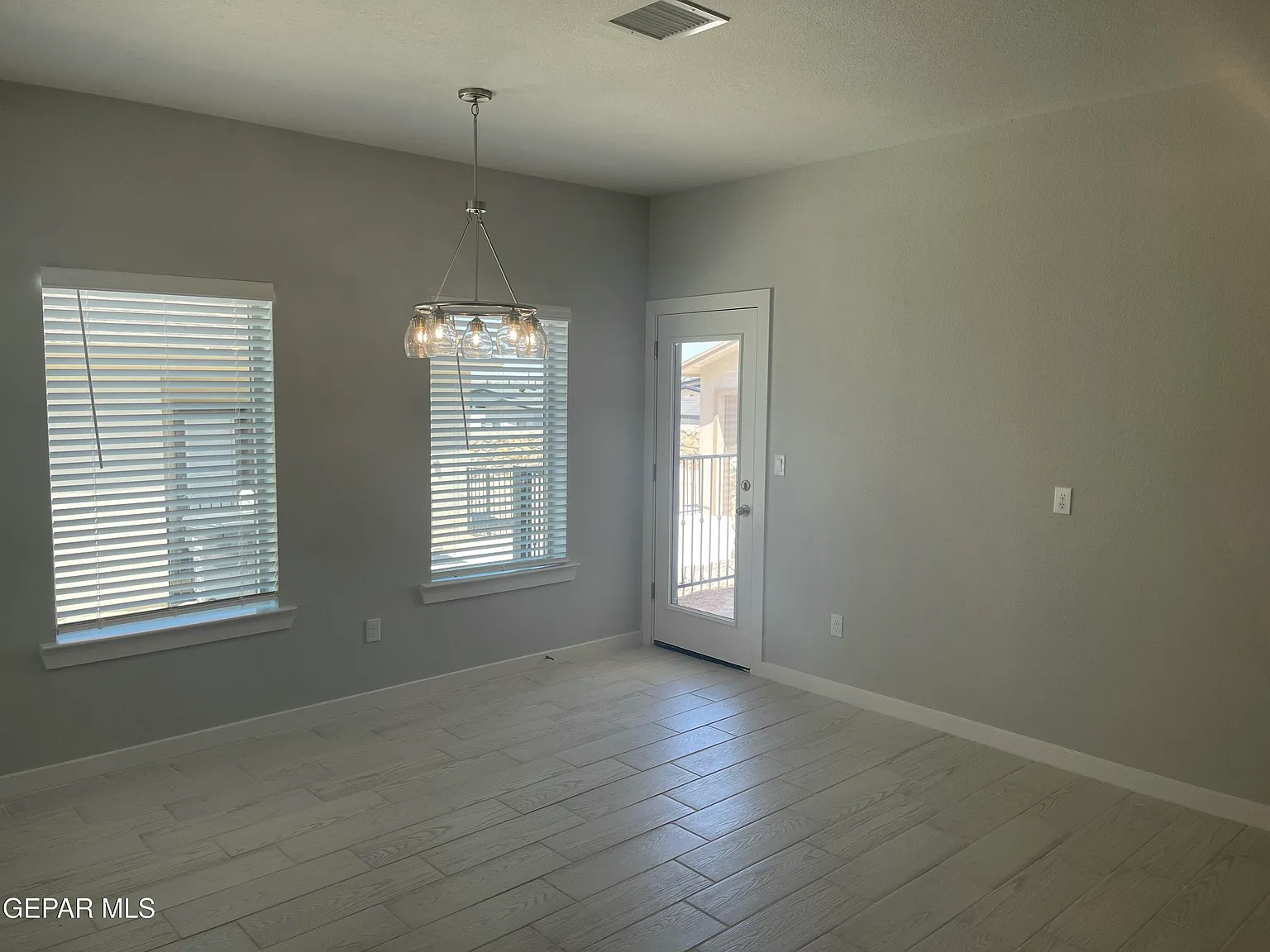 3 bed, 2.0 bath, 1704 sqft, $1,900 — Photo 4