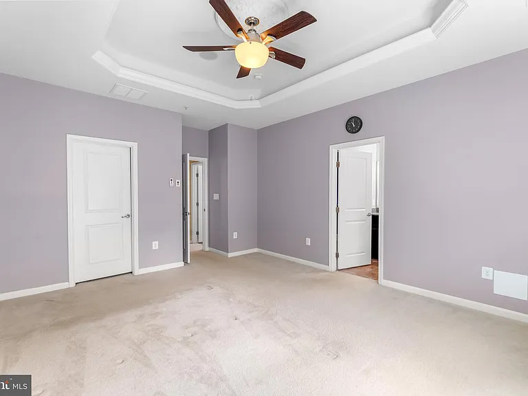 3218 Vogel Rd — Photo 29
