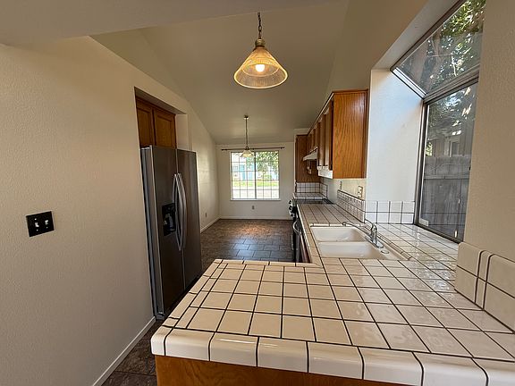 3rd image of 2115 E Minarets Ave