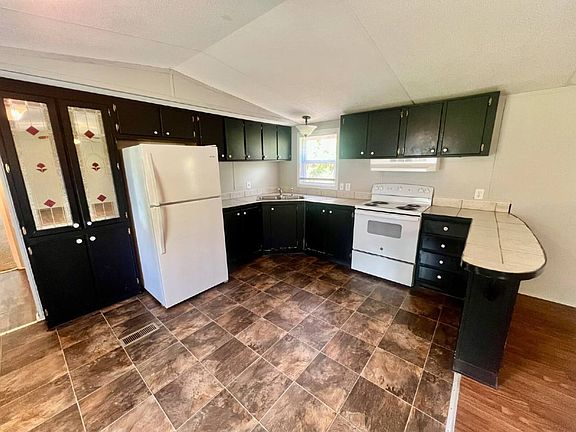 5th image of 1012 Ross Ln