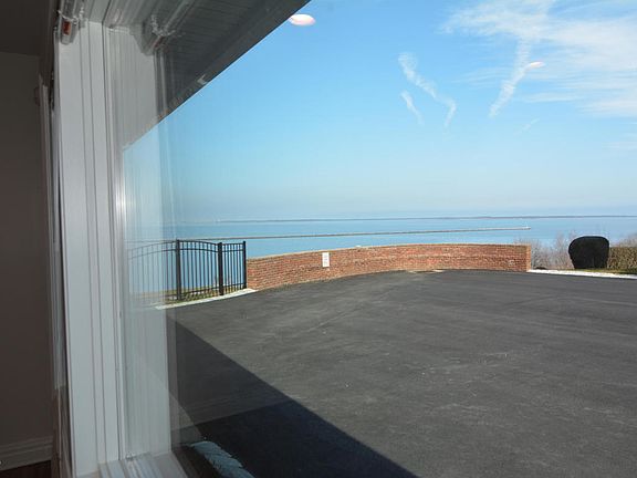 4th image of 100 Ocean Blvd