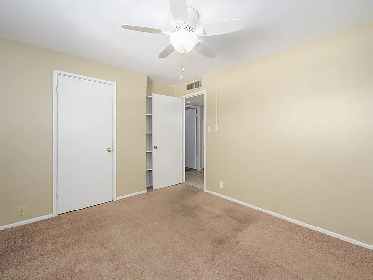 2nd bedroom entry & closet