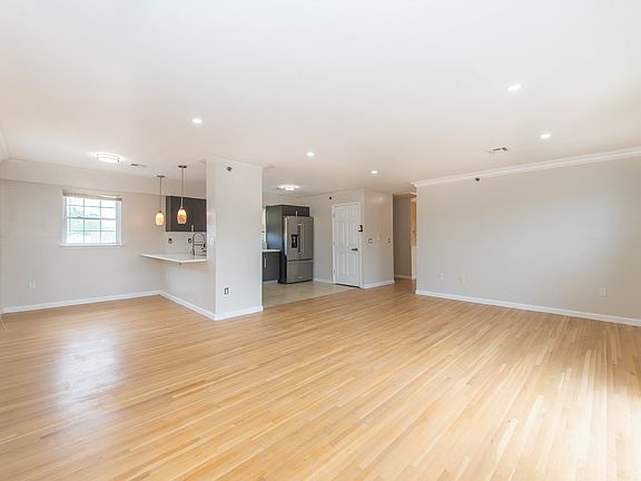 4th image of 279 Orange St Floor 3