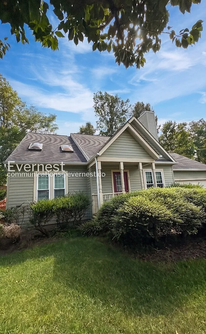 3 bed, 3.0 bath, 1296 sqft, $2,595 — Photo 3