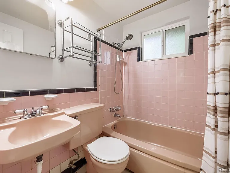 1640 Buchtel Blvd — Photo 15
