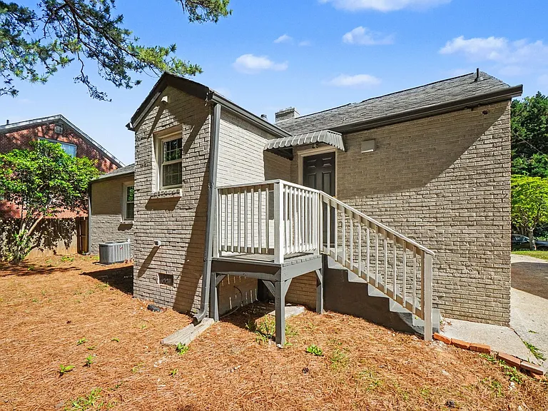 490 Lynnhaven Dr SW — Photo 27