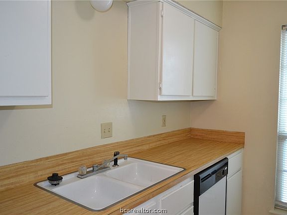 3rd image of 701 San Pedro Dr #C