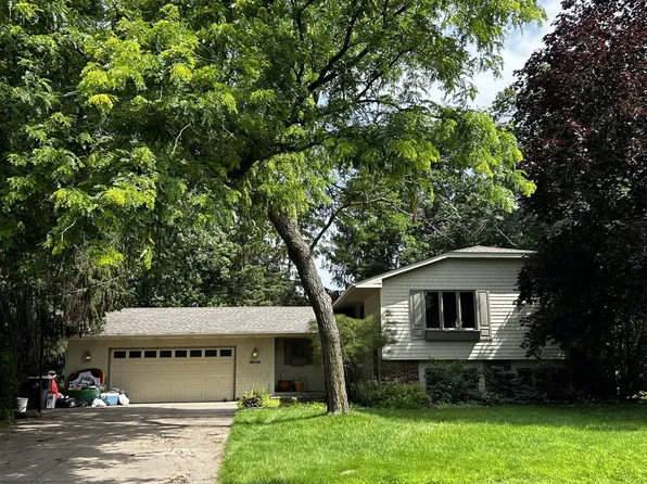 4736 Debra Ct, Shoreview, MN 55126