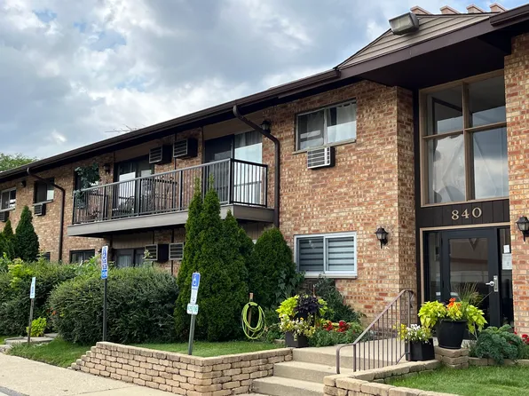 840 E Old Willow Rd #10109, Prospect Heights, IL 60070