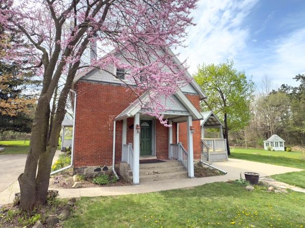 4015 Bennett Lake Rd, Fenton, MI 48430