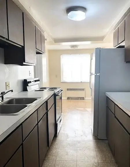 2535 W Bancroft St #8 — Photo 6
