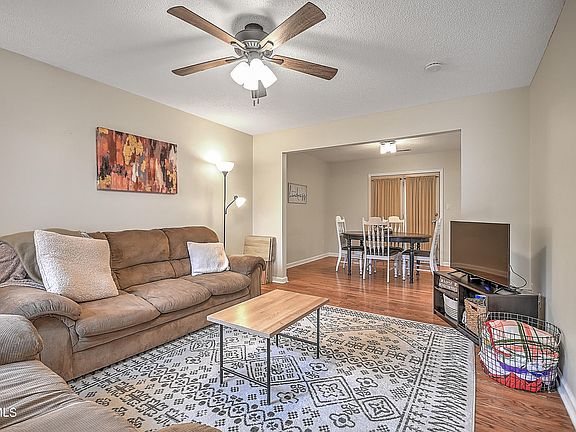 5th image of 1725 Lakeview Dr #49
