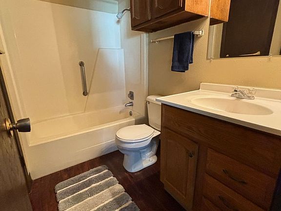 3rd image of 1621 Carriage Hill Dr APT 4