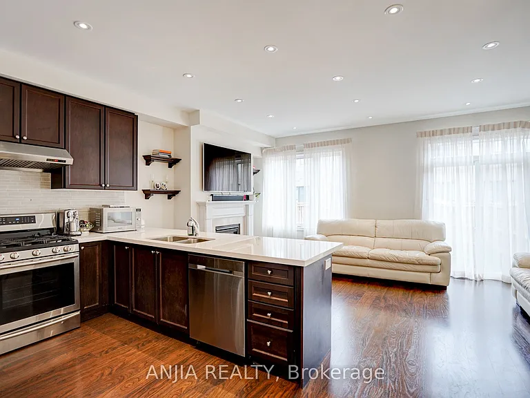 25 Collier Cres — Photo 5