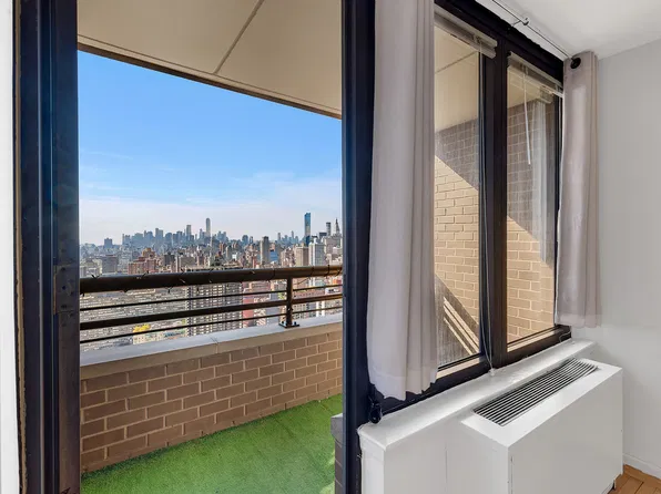 330 East 38th Street image 1 of 21