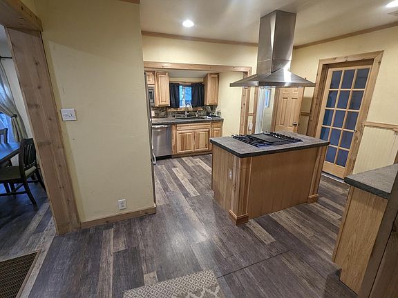 4th image of 257 E 6th Ave