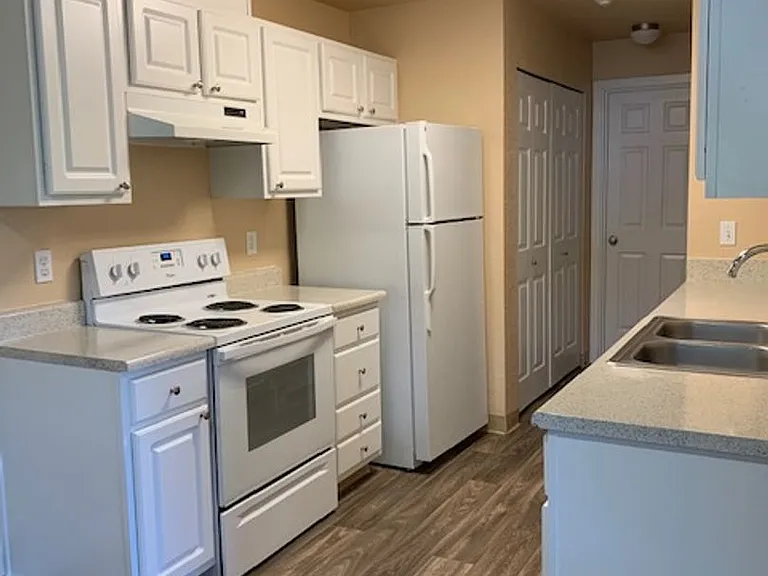 Signature Apartments — Photo 42