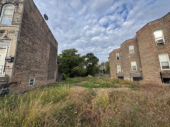 3rd image of 338 N Hamlin Ave