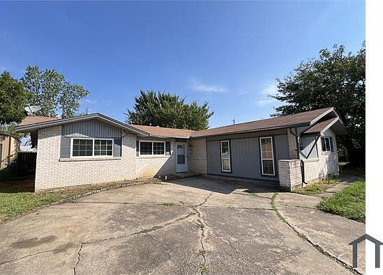 2nd image of 3033 McCarthy St
