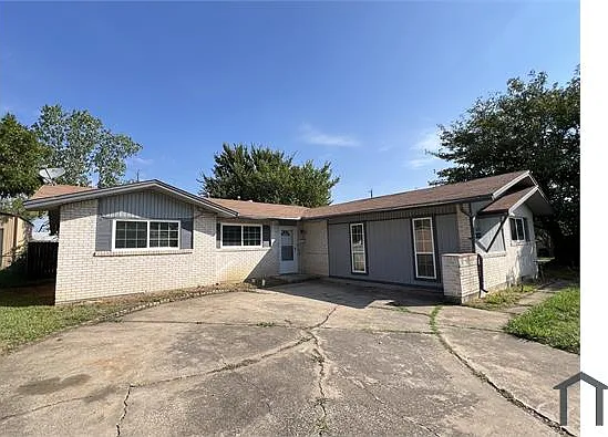 3033 McCarthy St — Photo 2