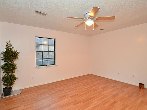 5th image of 1725 Lilac Ave